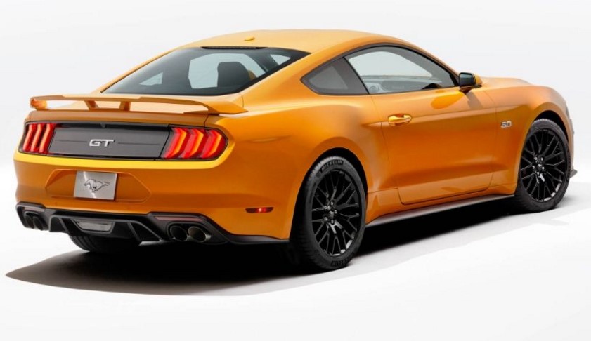 2018 Ford Mustang Convertible7