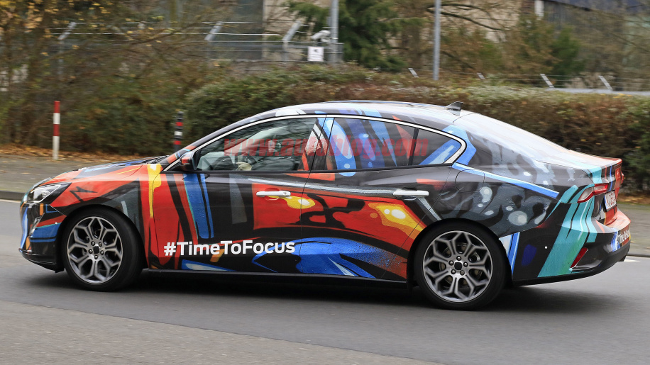 2019 Ford Focus Sedan4